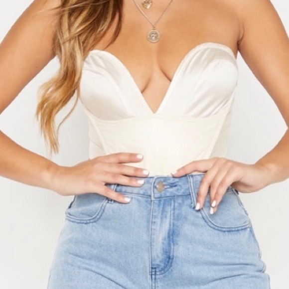 Champagne Mesh Satin Contrast Cup Detail Bandeau
Bodysuit - Picture 3 of 3